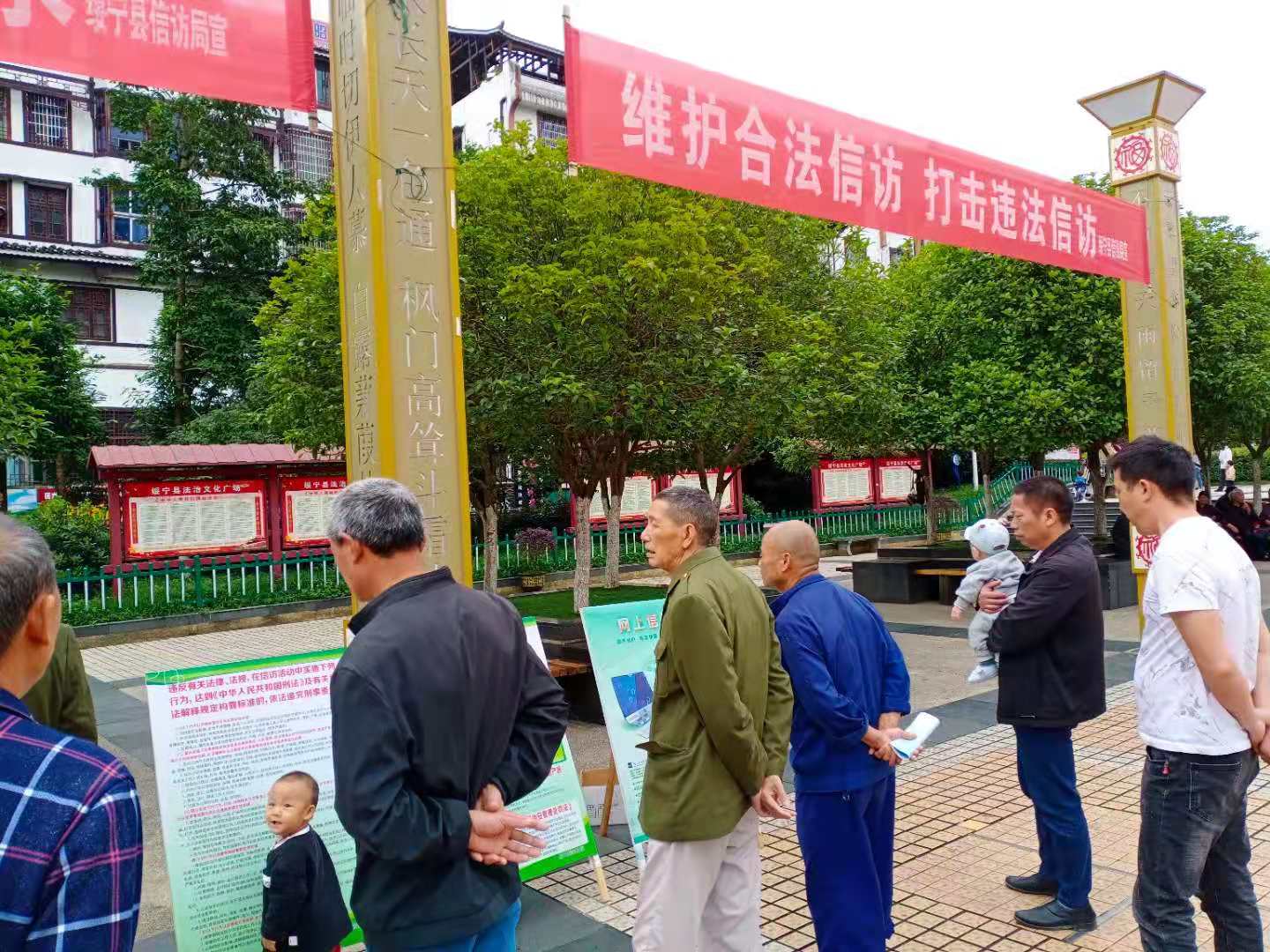 绥宁县信访局开展“信访法治宣传月”活动(图1)
