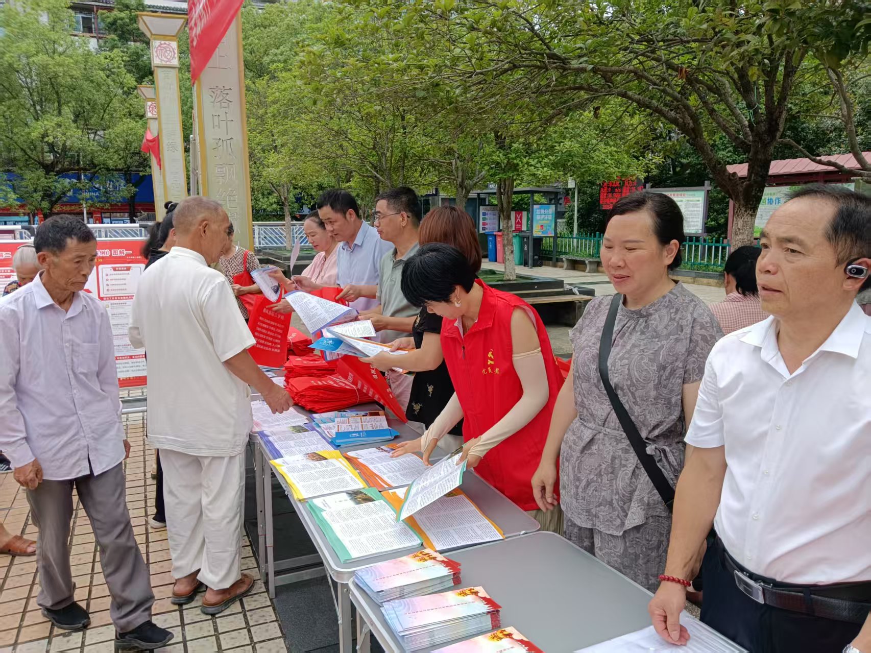 绥宁县开展《信访工作条例》暨信访法治宣传活动(图2)