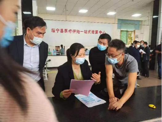 绥宁县医保局：现场体验医保业务办理流程(图2)