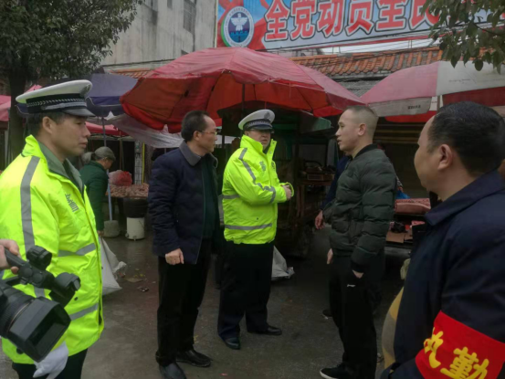 绥宁县应急管理局联合多部门全力整治马路市场(图4)