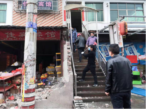 绥宁：强力推进马路市场整治 助推疫情防控阻击战(图2)