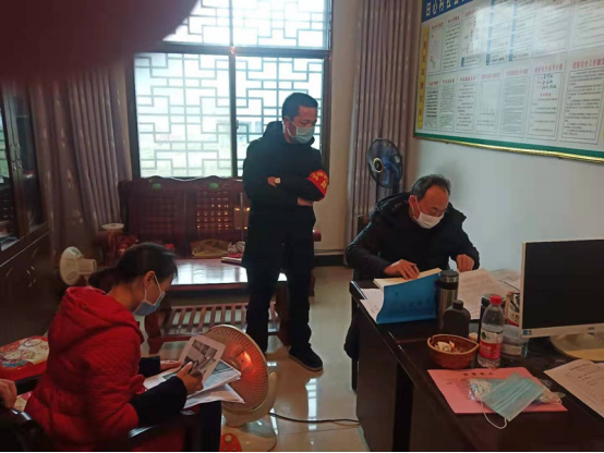 绥宁县应急管理局对照“6道命令”对长铺乡5个村进行疫情防控情况督查(图1)