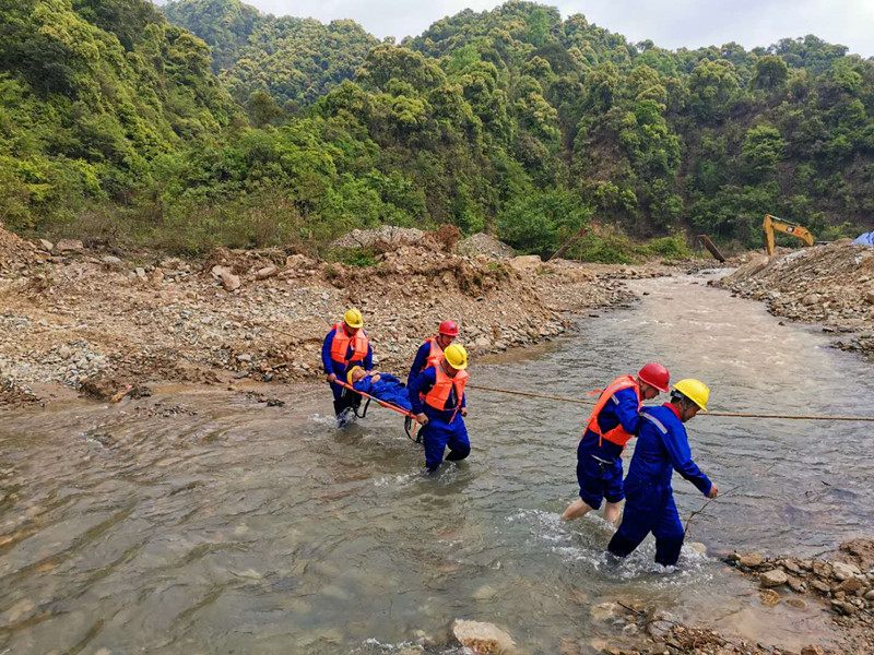 绥宁县在建重点水利工程秀水水库举行防汛应急演练(图2)