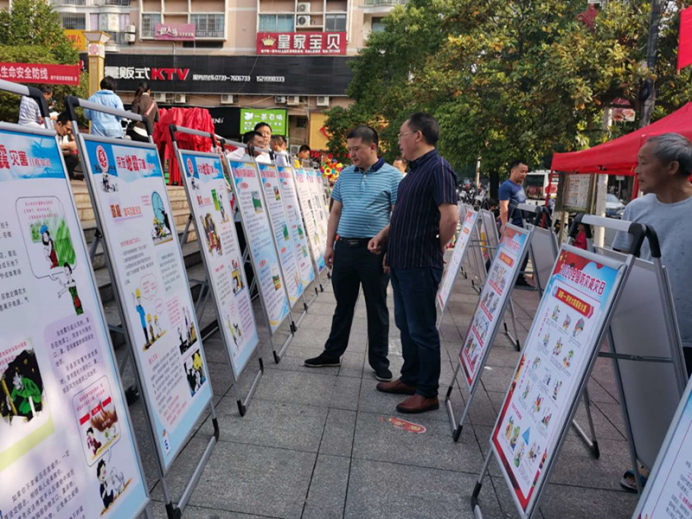 戴蹇吾亲临宣传现场，助力绥宁5.12防灾减灾宣传(图2)