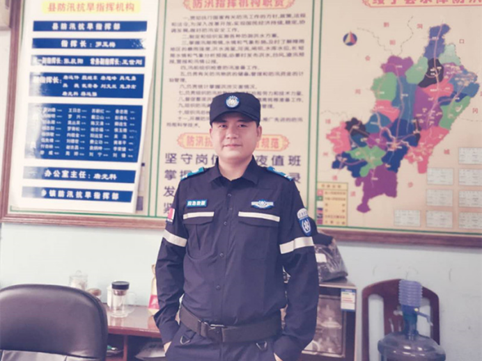 绥宁应急管理局统一发放应急救援服(图2)