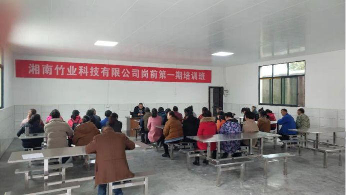 绥宁应急管理局执法人员赴企业进行岗前培训(图1)
