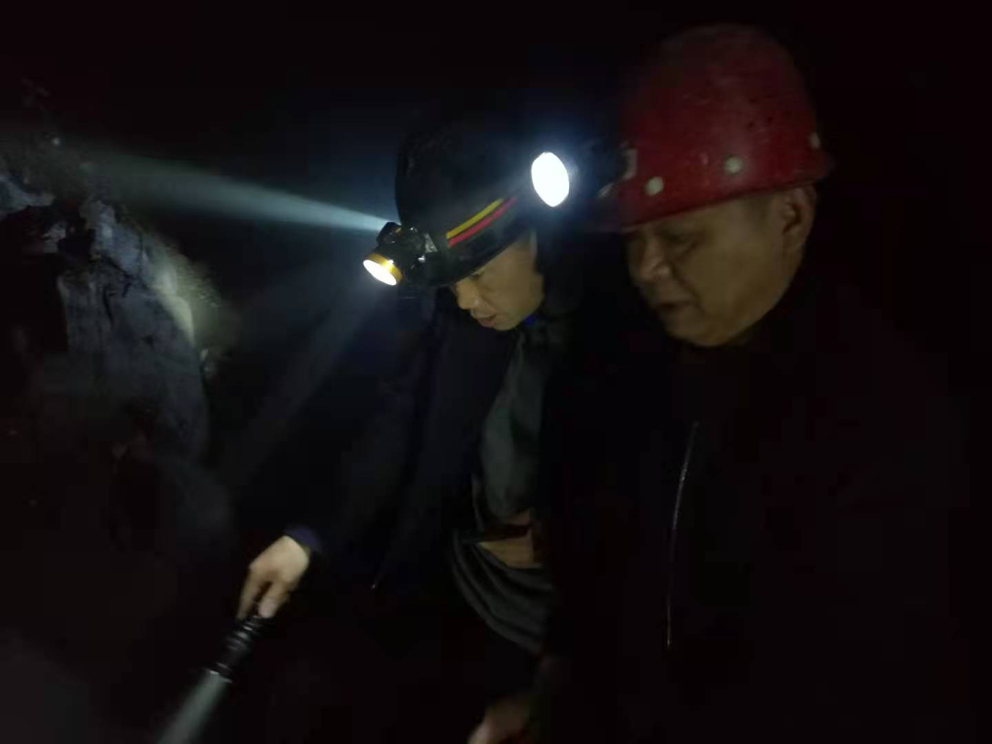 张晨阳深入合力铁矿开展安全生产督查(图1)