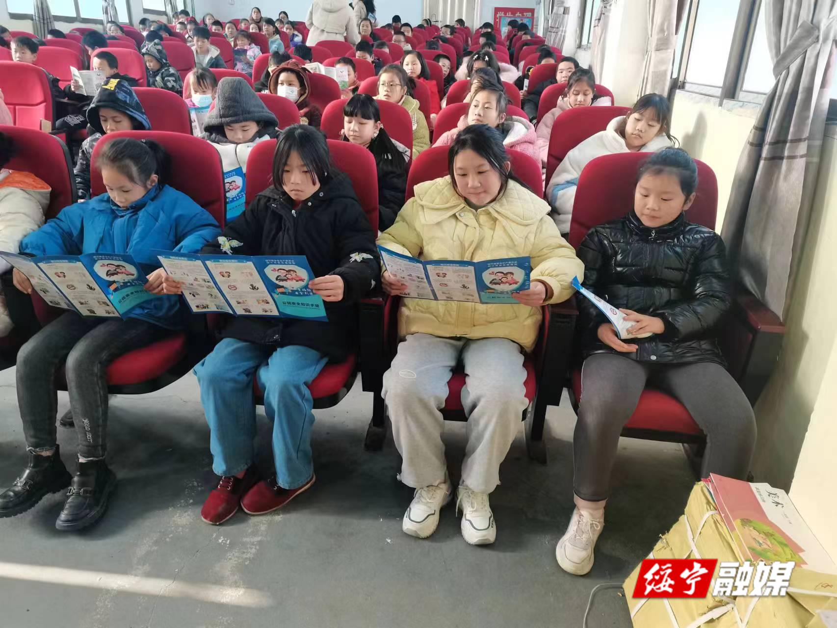 绥宁县：安全的种子撒遍校园(图2)