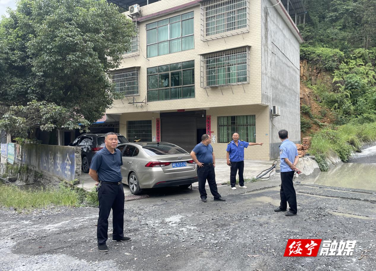 绥宁县应急管理局组织开展建材领域交通顽瘴痼疾隐患大排查大整治活动(图1)