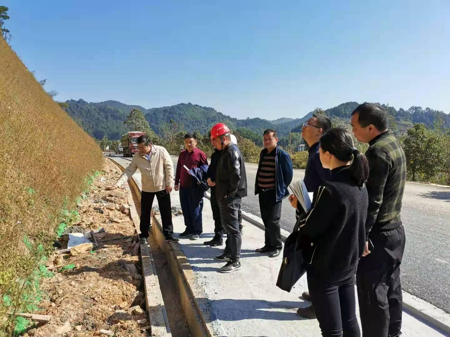 唐渊到武靖高速绥宁连接线A段配套设施项目工地调研(图1)