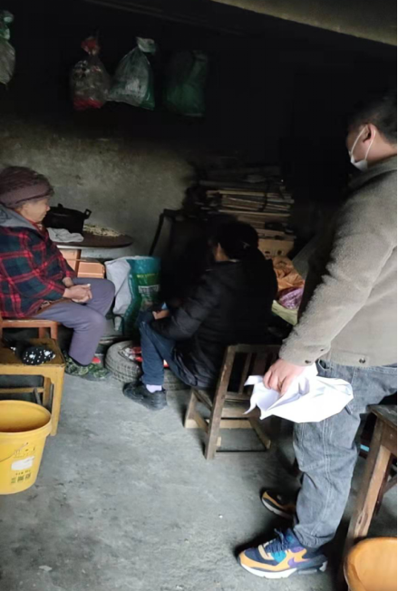 绥宁县住保中心开展春节前安全生产检查入户行动(图1)