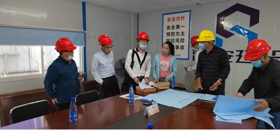 邵阳市住建局（人防办）党组成员副局长曾志旺一行在绥宁检查督导人防工程安全生产工作(图1)