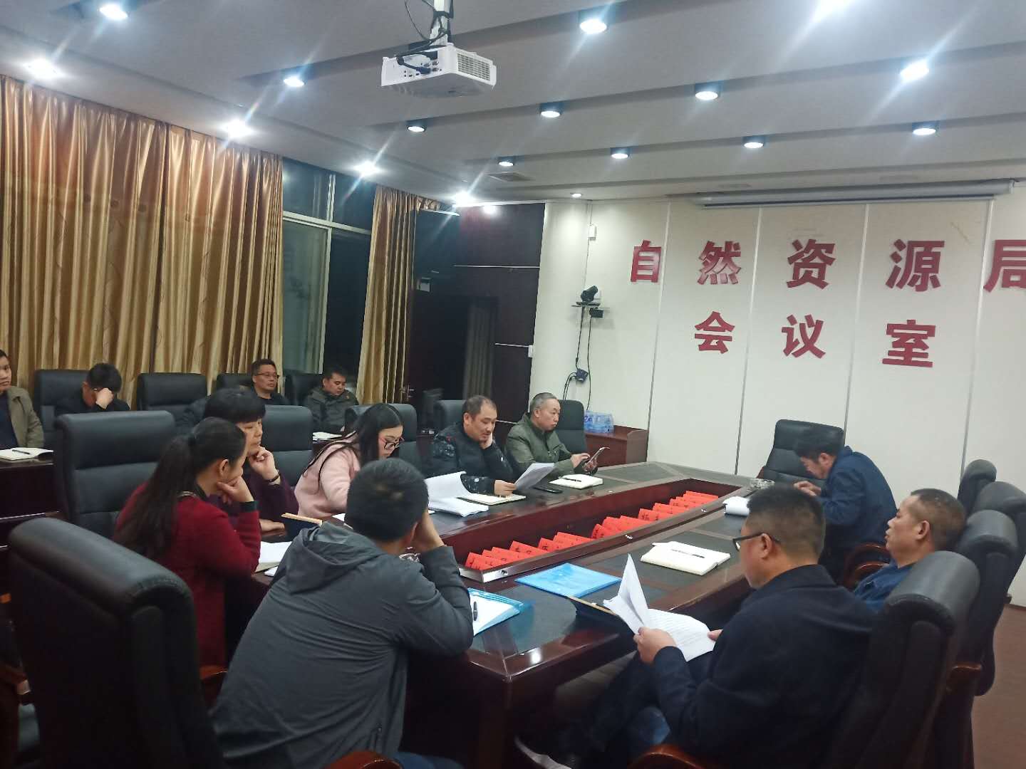 绥宁县自然资源局召开2019年度考评工作会(图1)