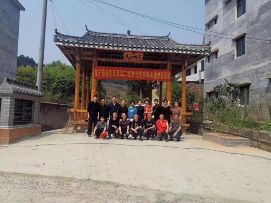 绥宁县自然资源局进行义务植树活动(图1)