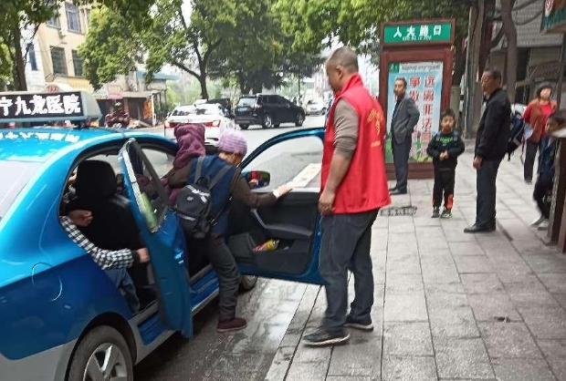 自然资源局：开展文明交通志愿服务活动(图2)