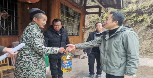 绥宁县寨市乡：走访爱意暖人心(图1)